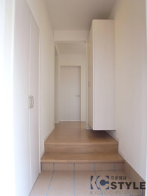 玄関にシステムシューズBOX完備（102号）