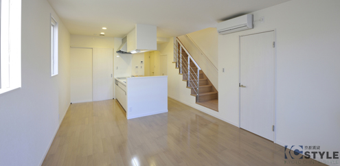 大型の戸建賃貸だからこそのゆったりリビングスペースが最大の魅力包容力のある間取りで家具の配置を選びません（103号）