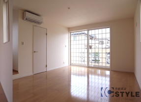 専用庭プライベートバルコニーから差込む陽射しが明るい（103号）