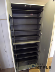 玄関に備えた可動棚式シューズBOXが嬉しい（103号）