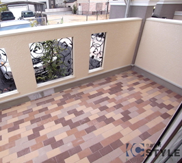 包容力のあるプライベートテラスは多目的な利用が想像できます（103号）