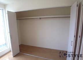 全居室に奥行きのある大型クローゼット完備（103号）