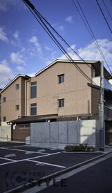 敷地南西から見た外観）