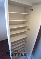 玄関には可動棚式シューズBOX完備