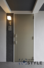 シャンパンゴールドのシックなダブルロック玄関ドア