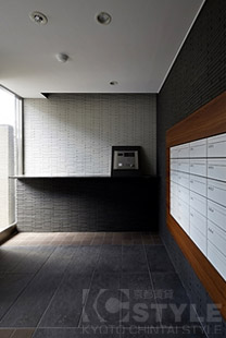 コントラストが美しいエントランスホール