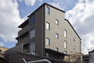 近隣に高さのある建物が無く採光のよい環境