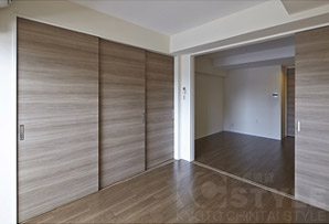 壁一面の大型システムクローゼット