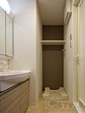 室内洗濯機置き場もお洒落なデザインになっています