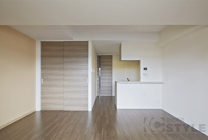 統一感と落ち着きのある室内のカラーコーディネート