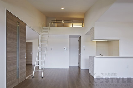 カウンターキッチンのリビングダイニングルーム（501号室）