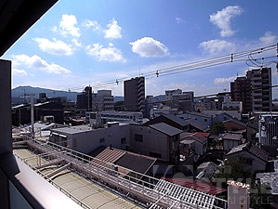 バルコニーから左大文字が見えるお部屋もあります