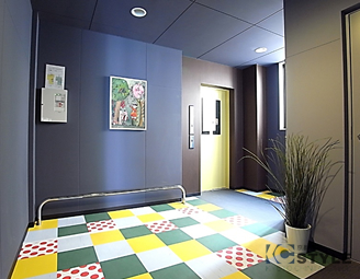 ツール・ド・フランス、有名ウエアをモチーフにしたエレベーターエントランスホール