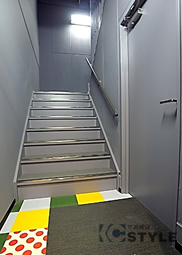 共用部階段も広さが確保されています