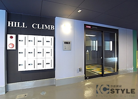 オートロックエントランスの横にはオシャレな暗証番号プッシュ式メールBOX