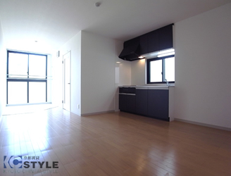 多目的に利用できるインナーバルコニーは、天井から
床まで大きい開口部で採光良好です（02号type）