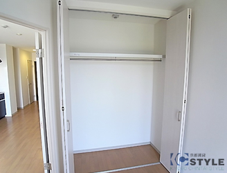 寝室にはワイドクローゼット完備