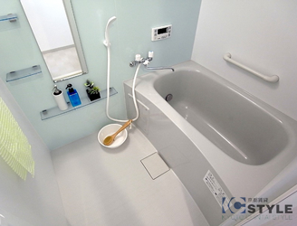 ライトグリーンが爽やかな印象のバスルーム