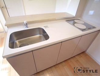 お手入れのしやすさとガスを上回る高効率な2口ＩＨコンロワイドシステムキッチンが便利