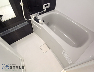 広めの１２１６サイズを採用した追炊き付デザインバス（全戸共通）