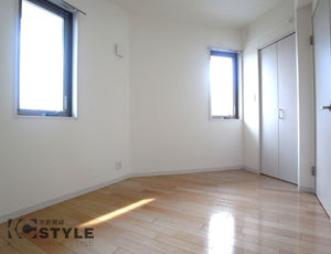 全戸角部屋設計だから、窓を多く配置し、採光と風通しを確保しています（102・202type）