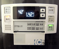 追炊き、自動湯張り等多機能なバスルーム給湯器リモコン