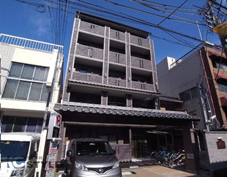 京の街並みに溶け込む風情を感じさせる佇まい