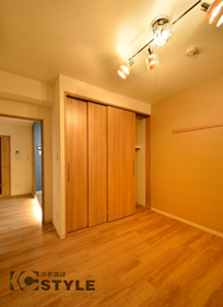 独立性の高い寝室に大型クローゼット完備