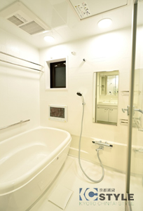 デザイン性とお手入れもしやすいオーバルエッグシェルバス