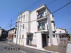 低層の住宅地の角地で全室採光良好静かでのんびりした住環境を実現