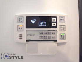 追い炊き機能付きの給湯器パネル温度設定もワンタッチです 