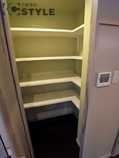 ＬＤＫに嬉しい大容量パントリー。素敵なヴィンテージ建具