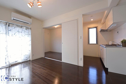 壁式コンクリート工法で余分な梁（出柱）がなくすっきり部屋の隅まで家具を配置できるこだわりの建築