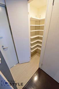 奥行ゆったりの大容量シューズクローゼットは多目的に使用可能