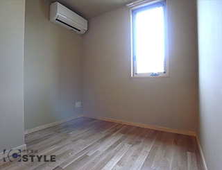 リビングにエアコン完備。各洋室にもエアコンスリーブを用意し、エアコン設置して頂けます