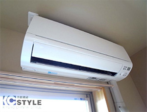 快適な冷暖房ルームエアコンをリビングに完備