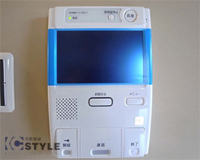 モニター付インターホンでオートロックへの来訪者の顔を確認して頂けます