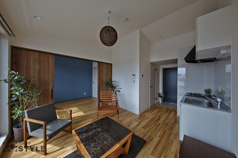 総無垢風の木目を基調とした床や建具が美しい居室）（03・04・05type）