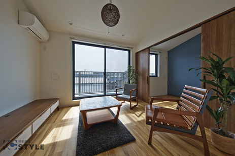 全戸南向きに天井まで高くワイドのある解放感あるサッシで明るく、しっかりリビングとして使いやすいＬＤＫ（03・04・05type）