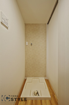 独立した脱衣室に室内洗濯機置場完備