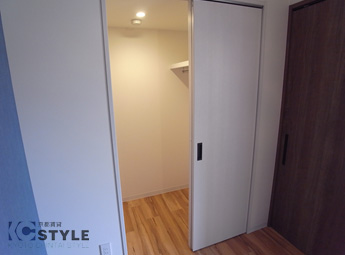 >01・02typeはウォークインクローゼット完備で左右にハンガーパイプ有り