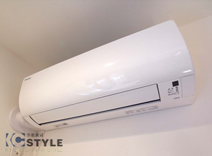 快適な冷暖房ルームエアコンをリビングに完備