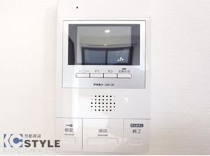 モニター付インターホンでオートロックへの来訪者の顔を確認して頂けます