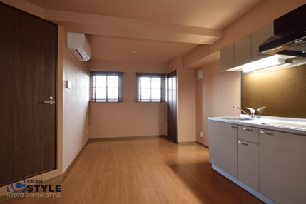 落ち着きある内装美に使い勝手の良いシステムキッチン(102)