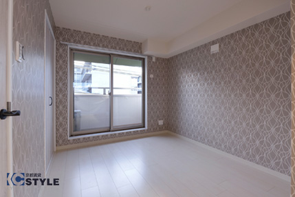 採光、風通しが確保された室内(301)