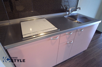 ホワイトピンクカラーが綺麗な２口IHキッチン(102)