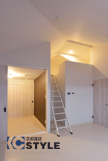 白を基調としワンポイントに黒を使用することで締まりのあるお部屋に(301)