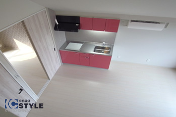 天井が高くのびやかで心地よい空間を演出(301)