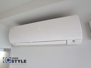 快適な冷暖房ルームエアコンをリビングに完備