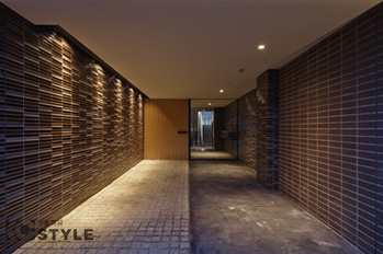 エントランス手前の右手土間が駐輪スペース
